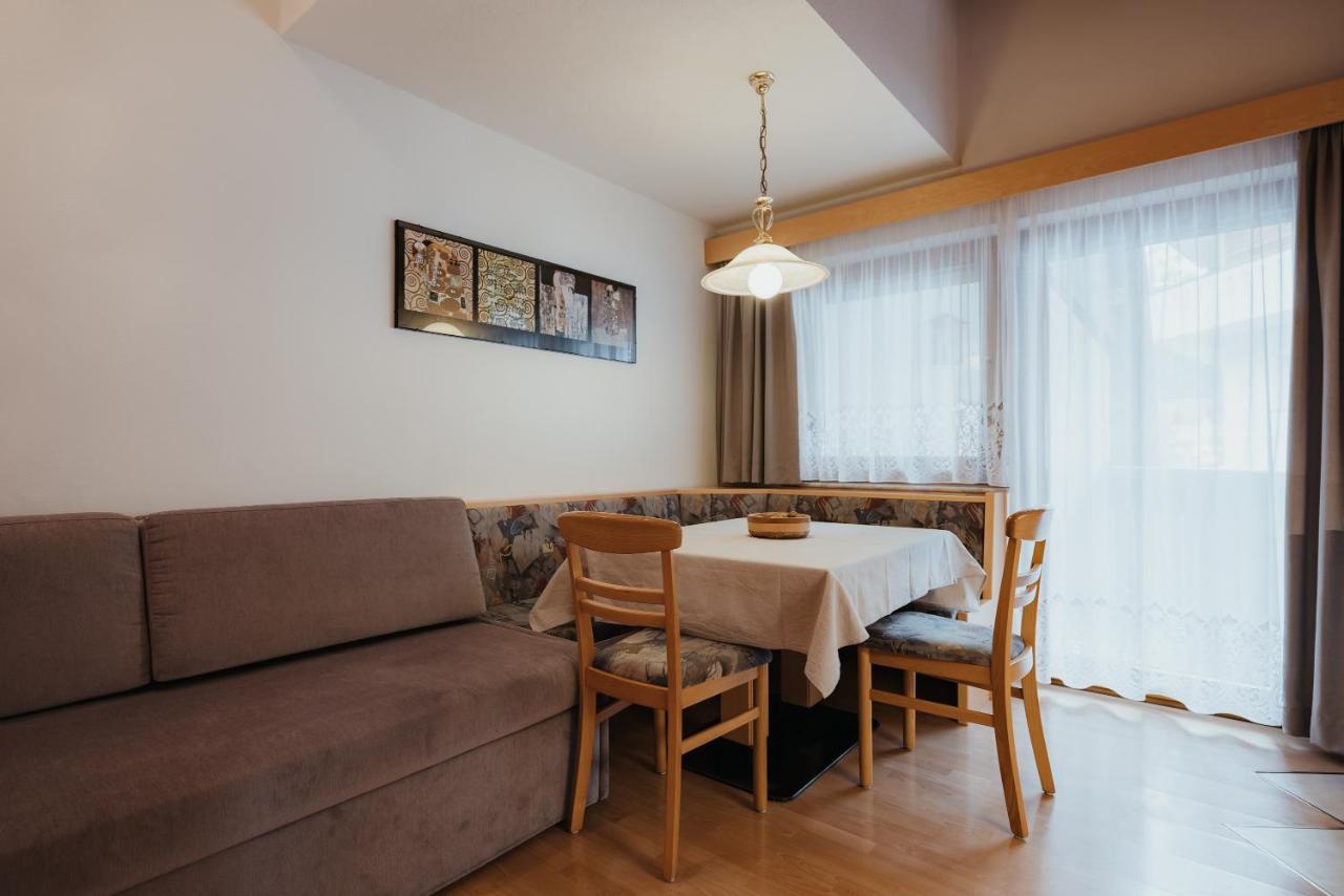 Residence Chalet Pinis Corvara In Badia Eksteriør billede